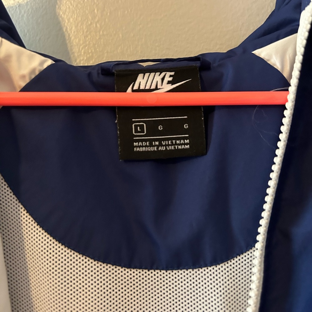 Windbreaker - Picture 2 of 4
